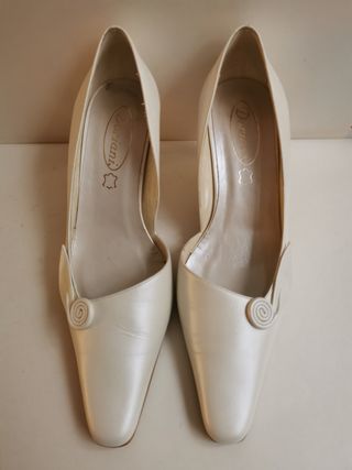 Zapato novia doriani M2266 marfil de segunda mano por 20 EUR en Barcelona  en WALLAPOP