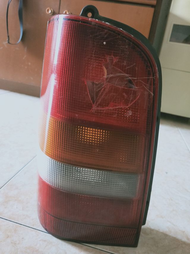 piloto trasero izquierdo