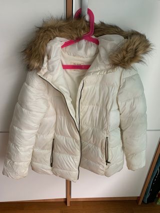Abrigo de niña crudo Zara de segunda mano por 14 EUR en Mendibile en  WALLAPOP