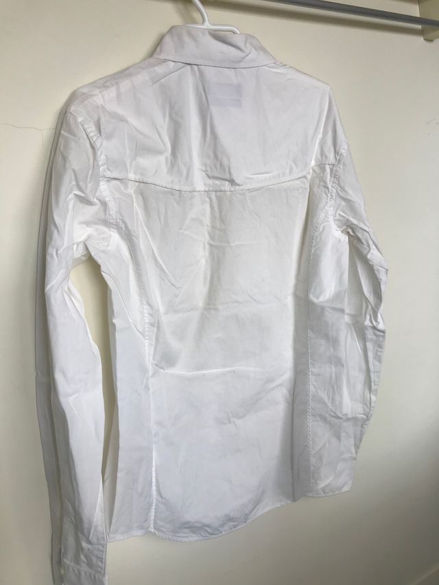 Dos camisas blancas Zara y el corte ingles 