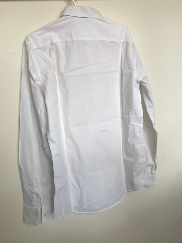 Dos camisas blancas Zara y el corte ingles 