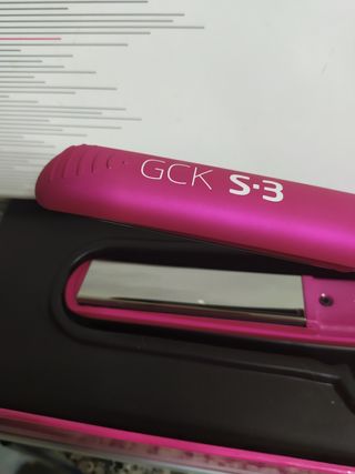 Plancha para el pelo GCK S3 Pink de segunda mano por 65 EUR en León en  WALLAPOP