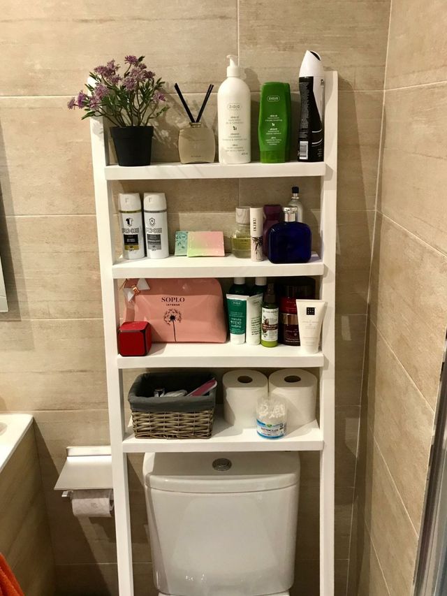 estantería para WC en madera maciza.