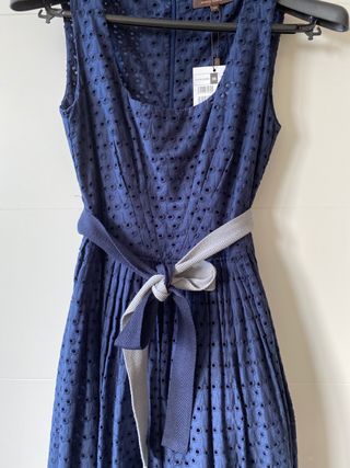 Vestido Adolfo Domínguez, con etiqueta de segunda mano por 100 EUR en  Alzira en WALLAPOP