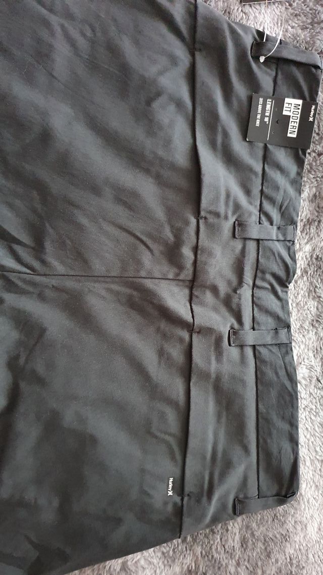 Bermuda Hurley negra con etiquetas!