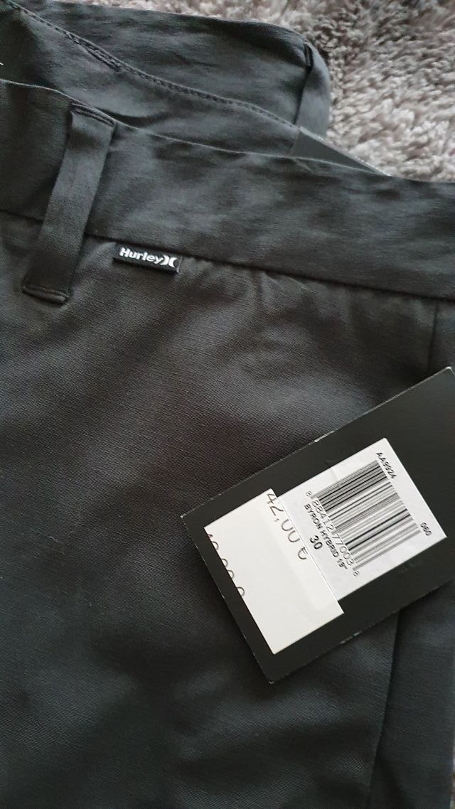 Bermuda Hurley negra con etiquetas!