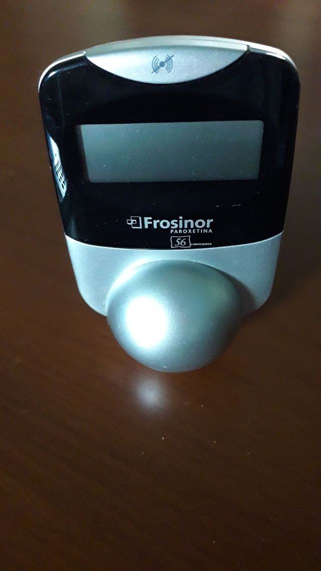 reloj digital de mesa.