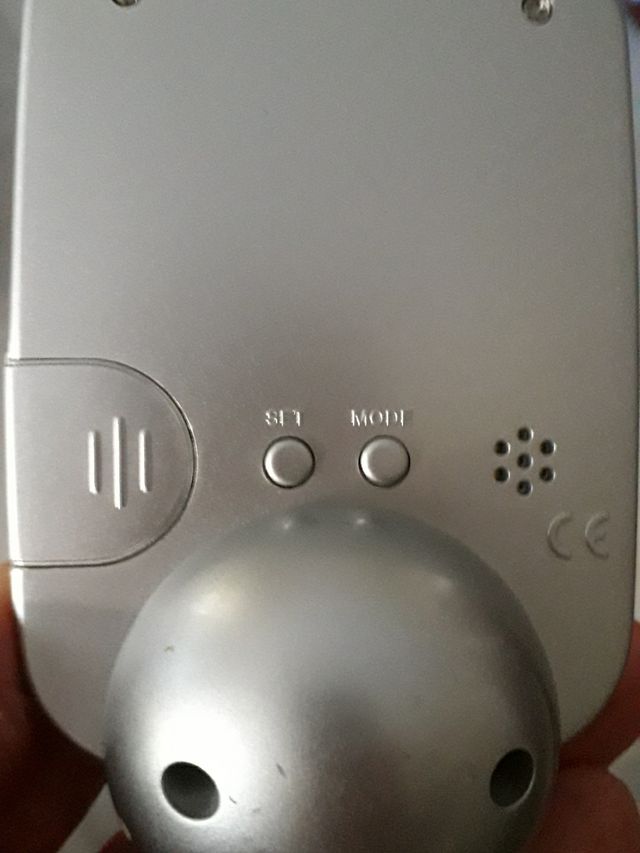 reloj digital de mesa.