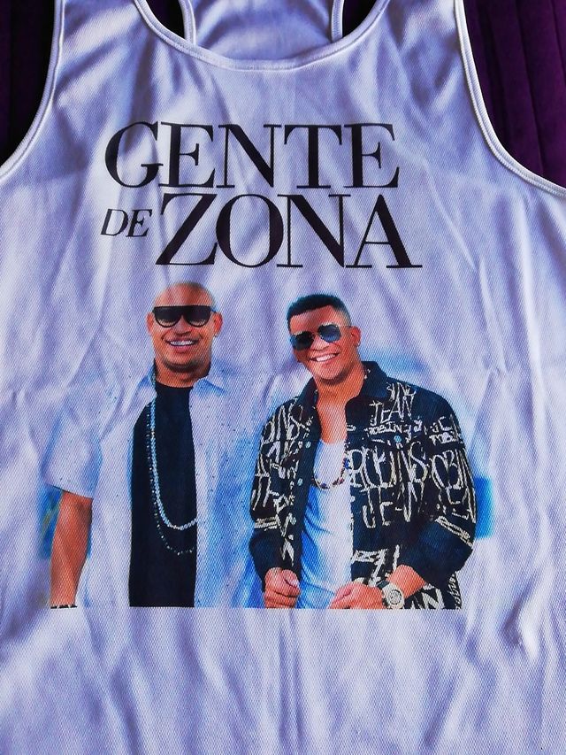 camiseta nadadora gente de zona
