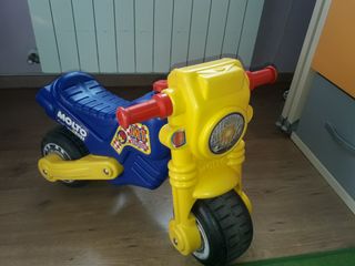 moto molto niña