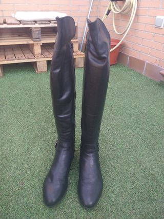 Botas altas piel. unisa de segunda mano por 90 EUR en Parla en WALLAPOP