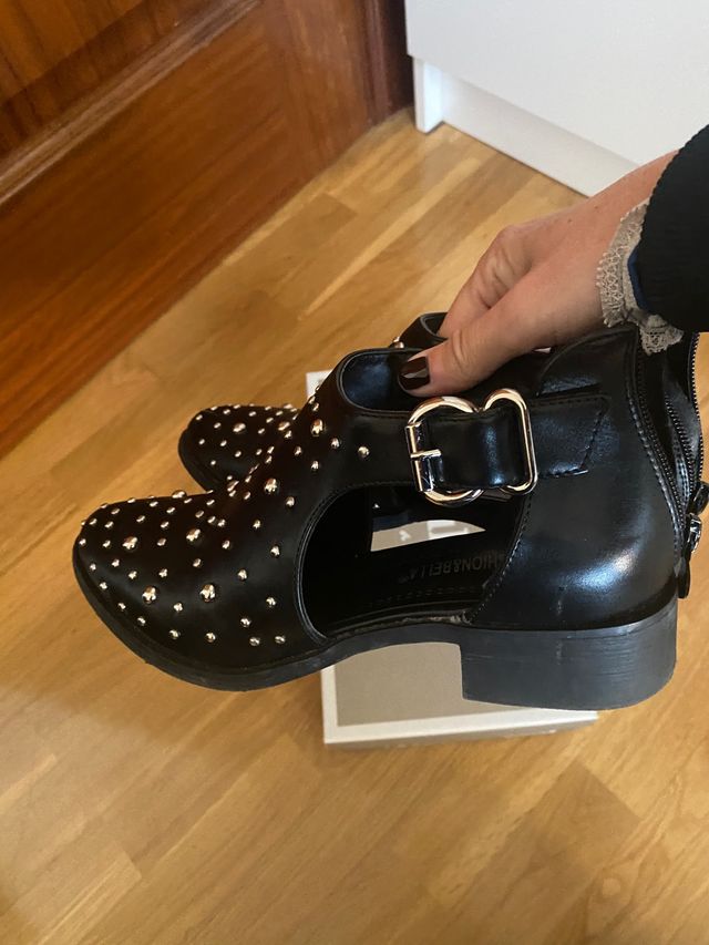 Zapato abotinado de piel con 1 puesta