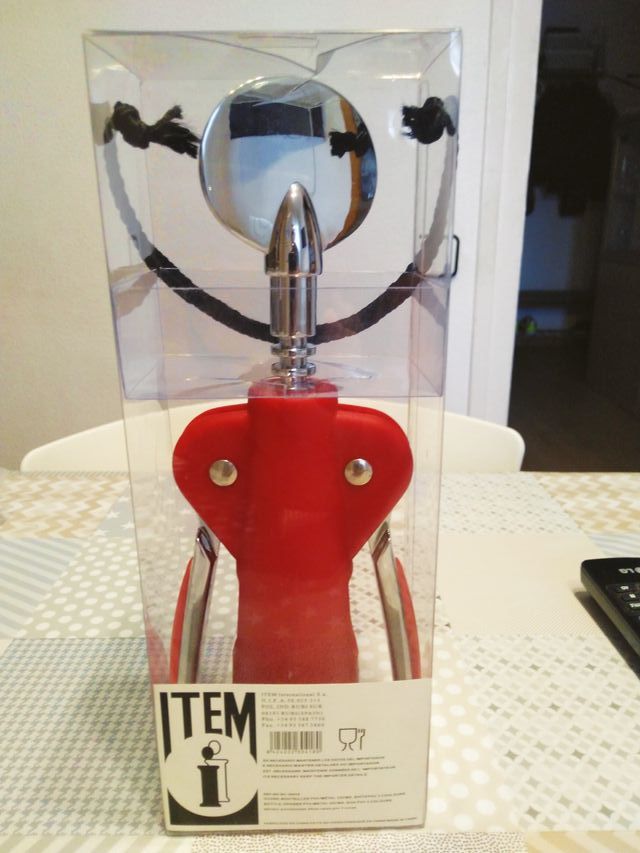 Sacarcorchos color rojo.