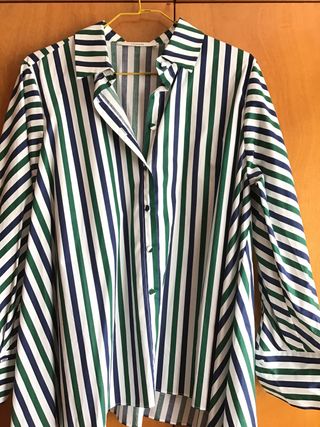 Camisas Uterque de segunda mano en la provincia de Barcelona Camisa Uterque de segunda mano por 30 € en Barcelona en WALLAPOP