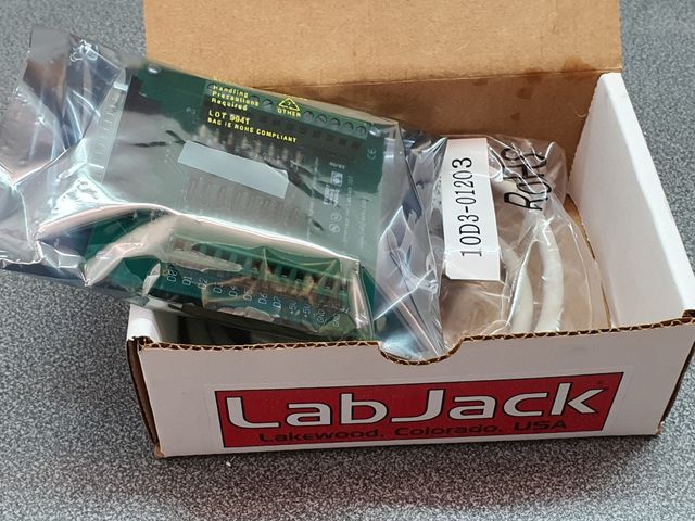LabJack U12  CB25 de 16 E/S digitales
