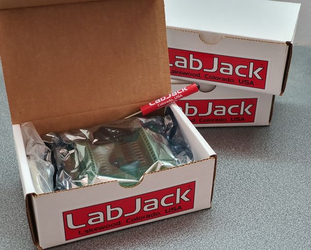 LabJack U12  CB25 de 16 E/S digitales