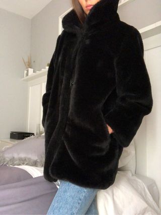 abrigo pelo negro