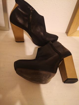BOTAS O BOTINES MARCA EZZIO de segunda mano por 11 EUR en Badalona en  WALLAPOP