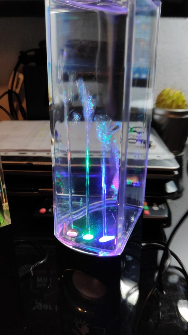 2 Altavoces led con agua