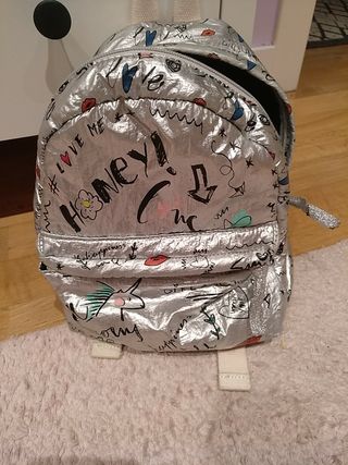 Mochila y bolsito niñas Zara de segunda mano por 25 EUR en Madrid en  WALLAPOP