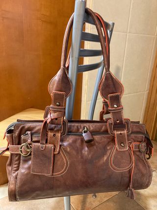 Bolso piel marrón Salvador Bachiller. de segunda mano por 40 EUR en  Donostia-San Sebastián en WALLAPOP