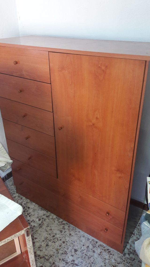 Mueble armario,con cajones de segunda mano por 45 € en Cádiz en WALLAPOP