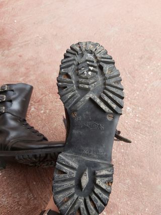 Botas militares auténticas de segunda mano por 55 EUR en Santa Coloma de  Gramenet en WALLAPOP