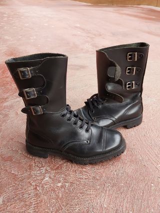 Botas militares auténticas de segunda mano por 55 EUR en Santa Coloma de  Gramenet en WALLAPOP