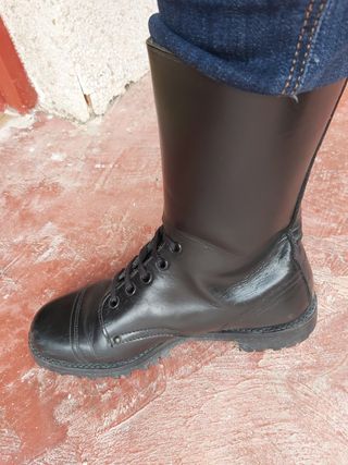 Botas militares auténticas de segunda mano por 55 EUR en Santa Coloma de  Gramenet en WALLAPOP