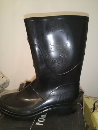 Bota de goma hombre Marca Foca, varios números de segunda mano por 15 EUR  en Cornazo en WALLAPOP