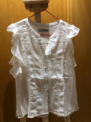 Blusa blanca volantes de segunda mano en la provincia de Blusa blanca volantes de segunda mano en WALLAPOP
