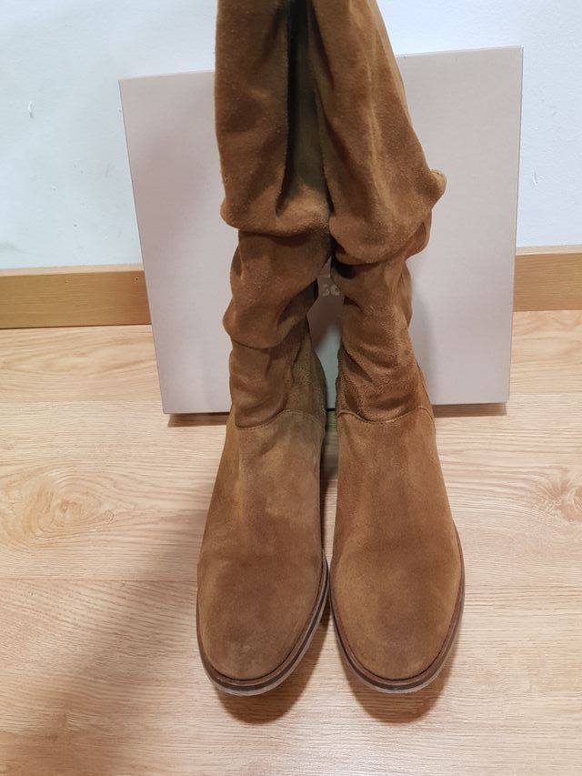 Botas FOSCO, altas, de ante marrón claro. Talla 39