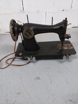 Máquina de coser vintage de segunda mano por 15 € en Bilbao en WALLAPOP