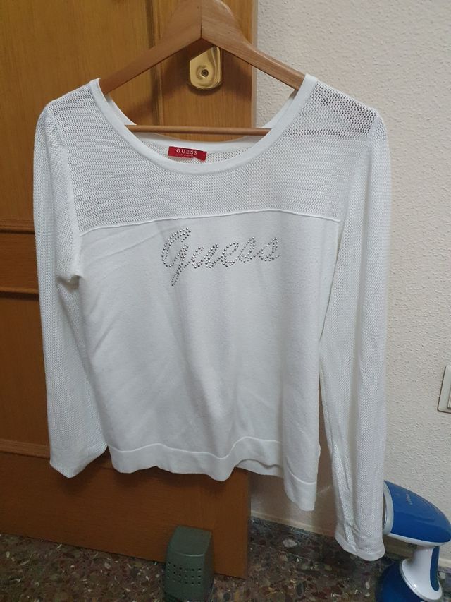 SUETER MARCA GUESS. COLOR BLANCO. TALLA S