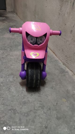 moto molto niña