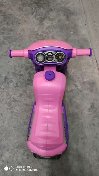 moto molto niña