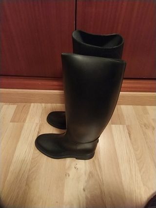 Botas hípica, equitación, agua. N 35. Decathlon de segunda mano por 6 EUR  en Toledo en WALLAPOP