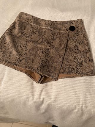 Falda pantalon textura ante serpiente zara de segunda mano por 10 EUR en  Alcorcón en WALLAPOP