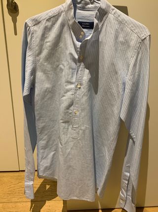 Camisa polera rayas azul hombre Scalpers de segunda mano por 15 EUR en  Encinar de Los Reyes en WALLAPOP
