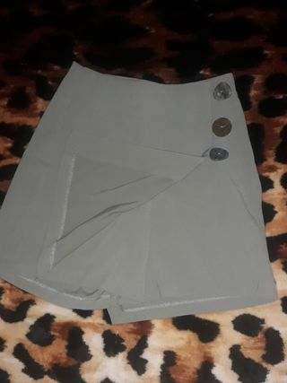 Falda- Pantalón Stradivarius de segunda mano por 4 EUR en Quintanar de la  Orden en WALLAPOP