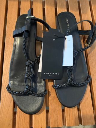 Sandalias piel Cortefiel sin estrenar de segunda mano por 10 EUR en  L\\'Hospitalet de Llobregat en WALLAPOP