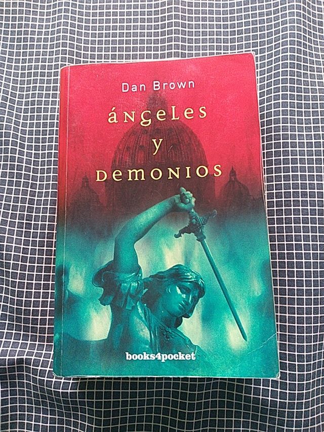 Ángeles y demonios.  Dan Brown