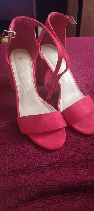 Sandalias rojas de Marypaz de segunda mano por 7 EUR en Oviedo en WALLAPOP