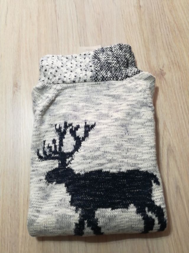 Jersey muy bonito de reno.Zara talla 11-12.