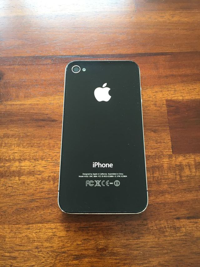 iPhone 4 16Gb en muy buen estado y con muchas apps