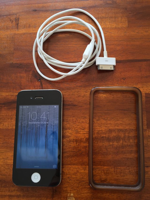 iPhone 4 16Gb en muy buen estado y con muchas apps