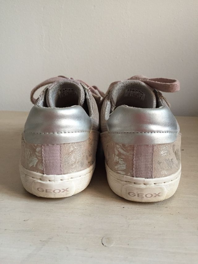 Zapatillas niña Geox.