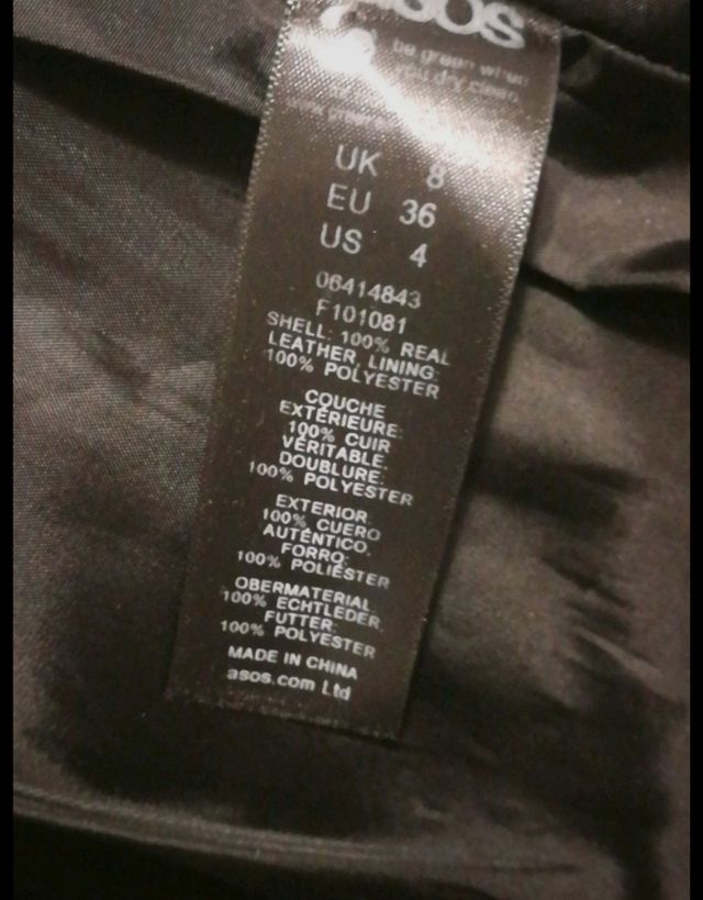 Falda plisada cuero auténtico.