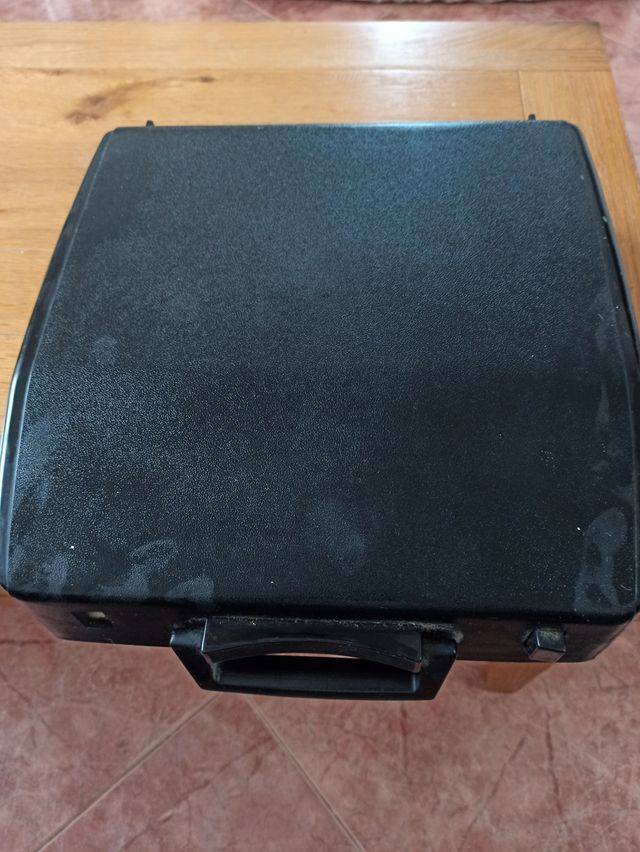 Maquina de escribir antigua