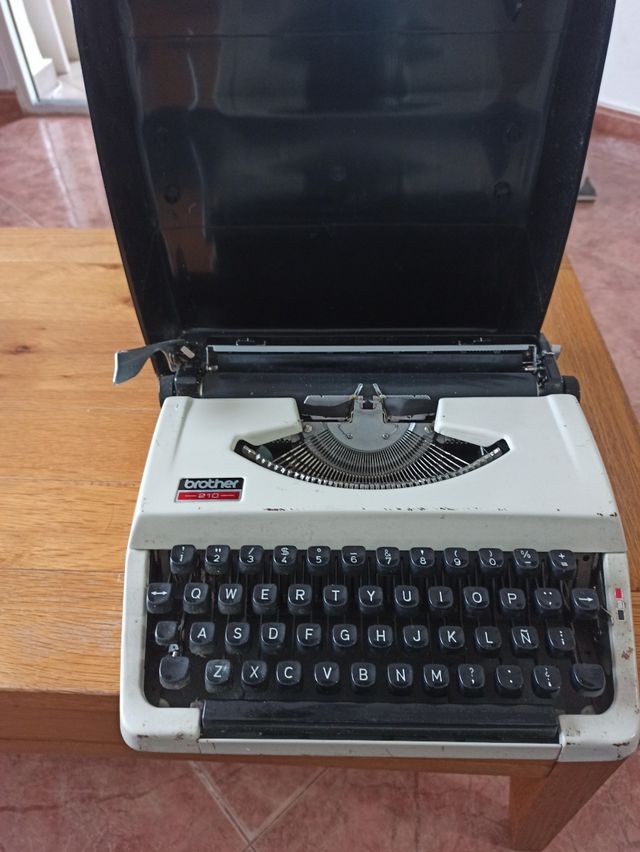 Maquina de escribir antigua